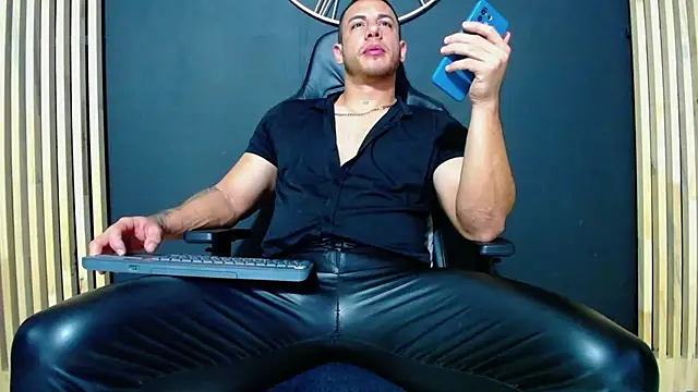 Snapshot of Maxxxpowerful chatting on 6, 3, 2025 Maxxxpowerful online show from 6, 3, 2025