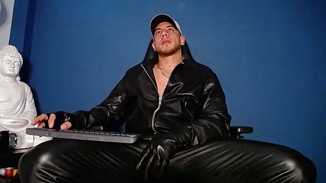 Snapshot of Maxxxpowerful chatting on 5, 11, 2025 Maxxxpowerful online show from 5, 11, 2025