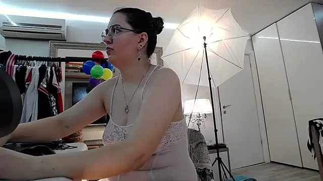Snapshot of ILoveToFeelU chatting on 13, 1, 2025 ILoveToFeelU online show from 13, 1, 2025