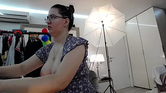 Snapshot of ILoveToFeelU chatting on 28, 1, 2025 ILoveToFeelU online show from 28, 1, 2025
