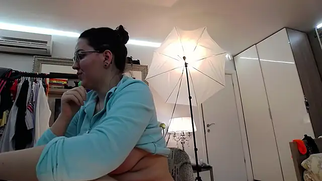 Snapshot of ILoveToFeelU chatting on 28, 2, 2025 ILoveToFeelU online show from 28, 2, 2025