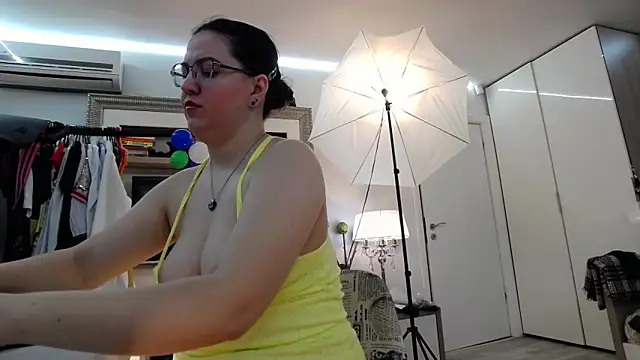 Snapshot of ILoveToFeelU chatting on 4, 3, 2025 ILoveToFeelU online show from 4, 3, 2025