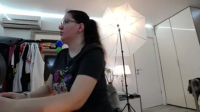 Snapshot of ILoveToFeelU chatting on 5, 3, 2025 ILoveToFeelU online show from 5, 3, 2025