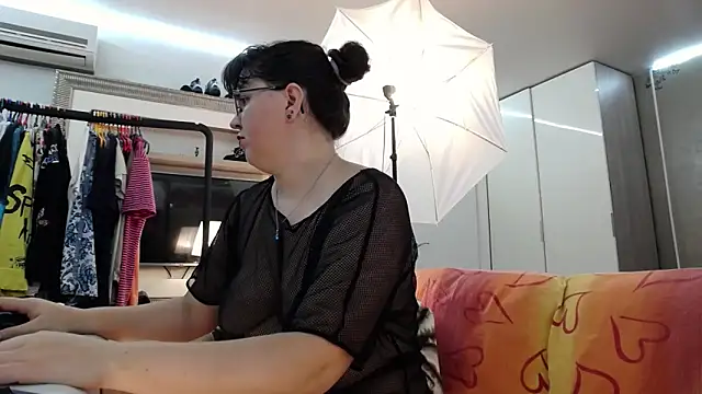 Snapshot of ILoveToFeelU chatting on 28, 9, 2025 ILoveToFeelU online show from 28, 9, 2025