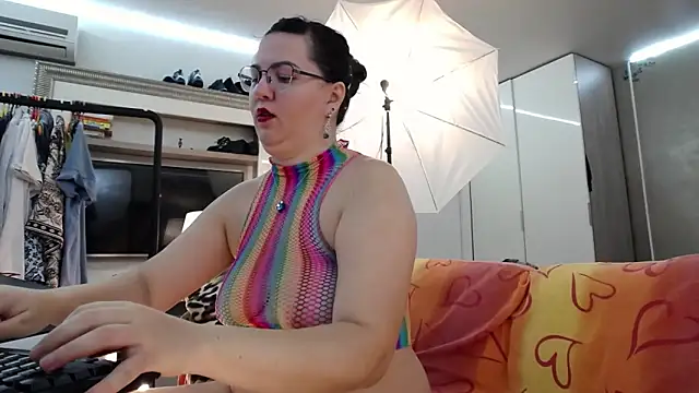 Snapshot of ILoveToFeelU chatting on 14, 10, 2025 ILoveToFeelU online show from 14, 10, 2025