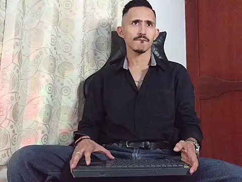 Snapshot of HomeAloneK chatting on 16, 4, 2026 HomeAloneK online show from 16, 4, 2026
