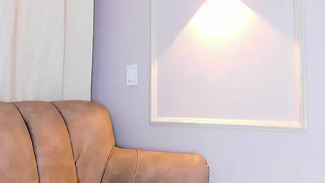 Lia walton online show from 25, 2, 2025