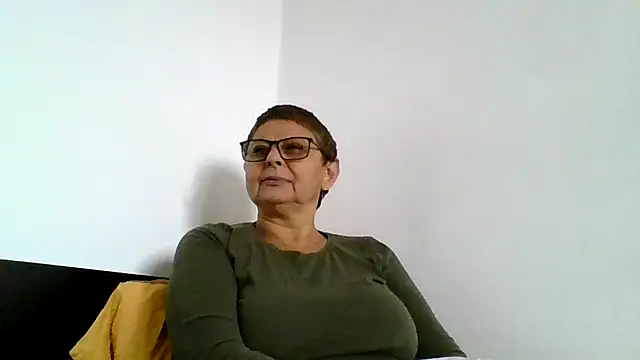 Snapshot of roseblak42 chatting on 7, 10, 2025 roseblak42 online show from 7, 10, 2025