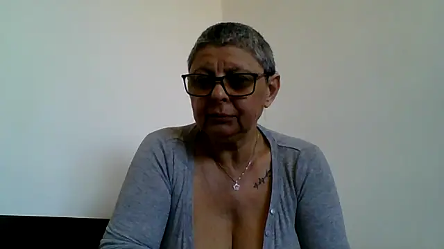 Snapshot of roseblak42 chatting on 19, 4, 2026 roseblak42 online show from 19, 4, 2026