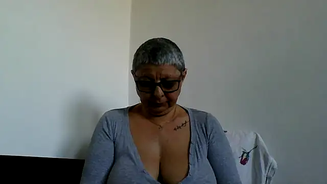Snapshot of roseblak42 chatting on 25, 4, 2026 roseblak42 online show from 25, 4, 2026