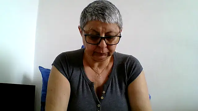 Snapshot of roseblak42 chatting on 8, 5, 2026 roseblak42 online show from 8, 5, 2026