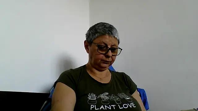 Snapshot of roseblak42 chatting on 11, 5, 2026 roseblak42 online show from 11, 5, 2026