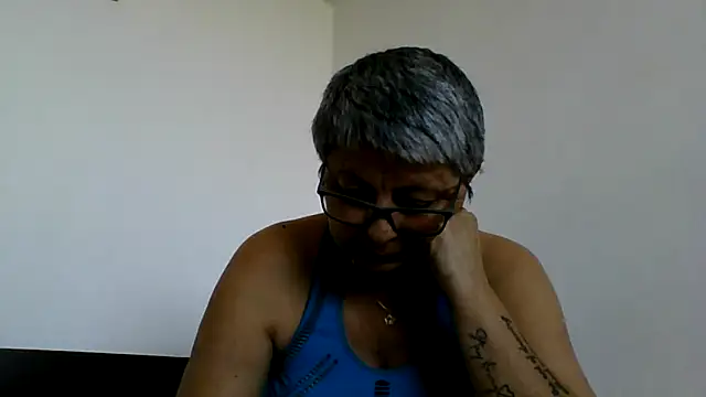 Snapshot of roseblak42 chatting on 28, 5, 2026 roseblak42 online show from 28, 5, 2026