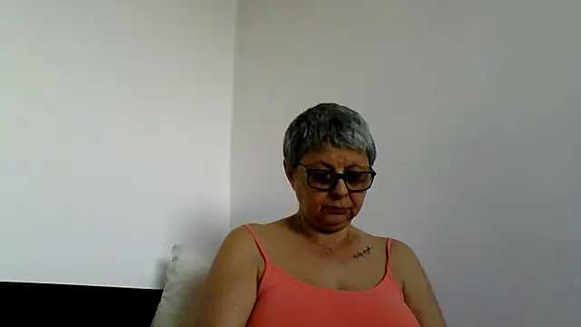 Snapshot of roseblak42 chatting on 9, 6, 2026 roseblak42 online show from 9, 6, 2026