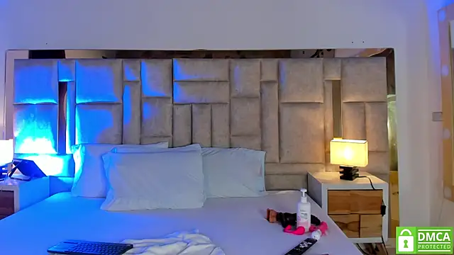 Miss Abigail  online show from 13, 4, 2026