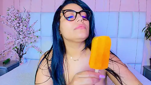 kiana cream online show from 13, 2, 2025