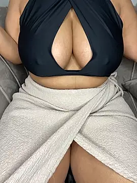 CARAMELGODDESSX23 online show from 18, 9, 2025