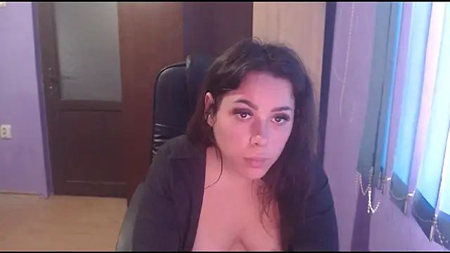 Snapshot of LovelyJulliette chatting on 2, 2, 2025 LovelyJulliette online show from 2, 2, 2025