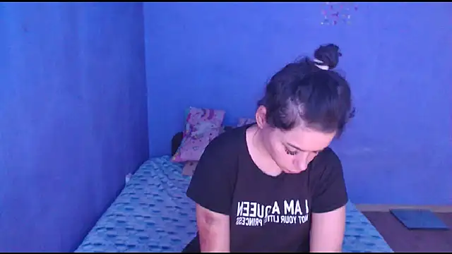Snapshot of LovelyJulliette chatting on 7, 3, 2025 LovelyJulliette online show from 7, 3, 2025