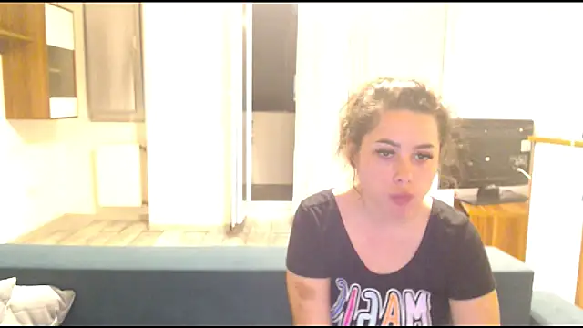 Snapshot of LovelyJulliette chatting on 12, 3, 2025 LovelyJulliette online show from 12, 3, 2025