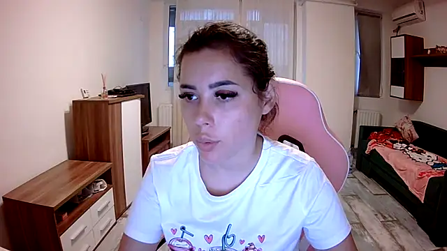 Snapshot of LovelyJulliette chatting on 11, 9, 2025 LovelyJulliette online show from 11, 9, 2025
