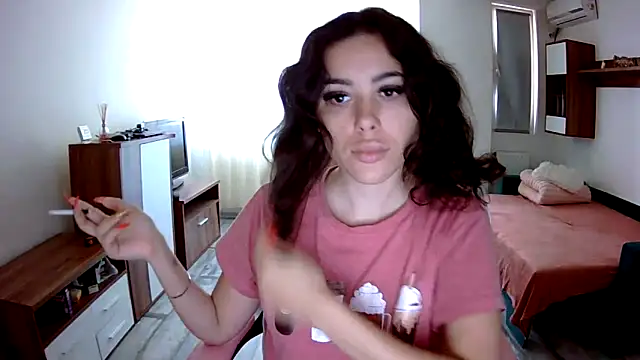 Snapshot of LovelyJulliette chatting on 28, 9, 2025 LovelyJulliette online show from 28, 9, 2025