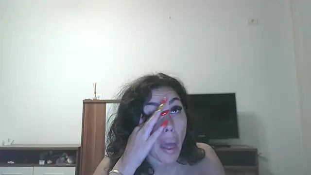 Snapshot of LovelyJulliette chatting on 5, 10, 2025 LovelyJulliette online show from 5, 10, 2025