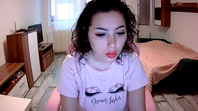 Snapshot of LovelyJulliette chatting on 7, 10, 2025 LovelyJulliette online show from 7, 10, 2025
