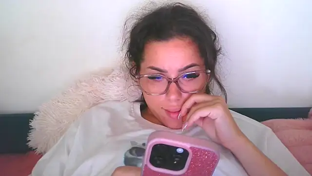 Snapshot of LovelyJulliette chatting on 15, 10, 2025 LovelyJulliette online show from 15, 10, 2025