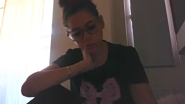 Snapshot of LovelyJulliette chatting on 17, 10, 2025 LovelyJulliette online show from 17, 10, 2025