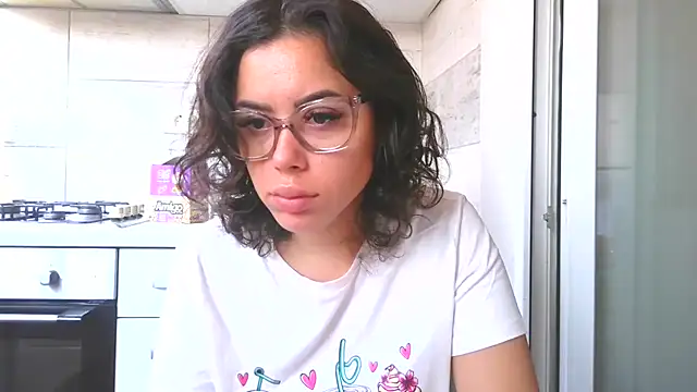 Snapshot of LovelyJulliette chatting on 23, 10, 2025 LovelyJulliette online show from 23, 10, 2025