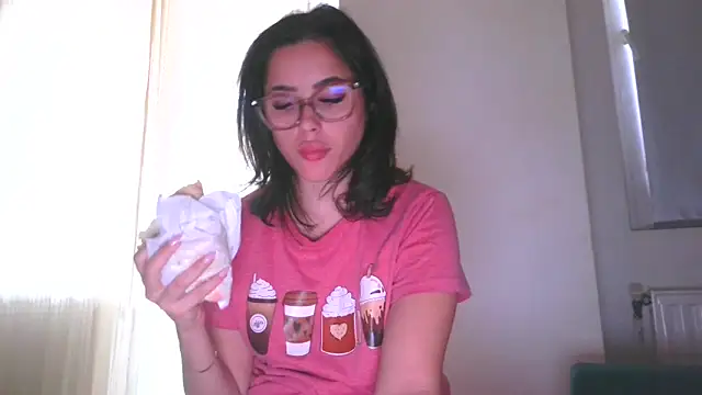 Snapshot of LovelyJulliette chatting on 26, 10, 2025 LovelyJulliette online show from 26, 10, 2025