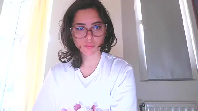 Snapshot of LovelyJulliette chatting on 27, 10, 2025 LovelyJulliette online show from 27, 10, 2025