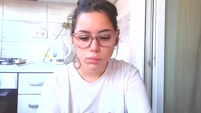 Snapshot of LovelyJulliette chatting on 28, 10, 2025 LovelyJulliette online show from 28, 10, 2025