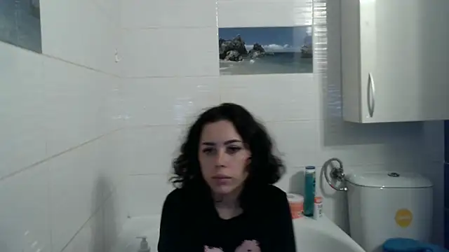 Snapshot of LovelyJulliette chatting on 4, 11, 2025 LovelyJulliette online show from 4, 11, 2025