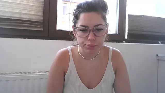Snapshot of LovelyJulliette chatting on 6, 11, 2025 LovelyJulliette online show from 6, 11, 2025