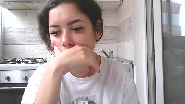 Snapshot of LovelyJulliette chatting on 10, 11, 2025 LovelyJulliette online show from 10, 11, 2025