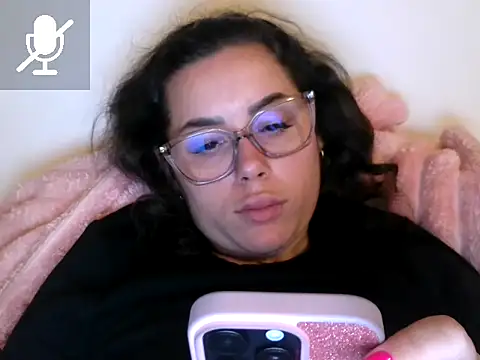 Snapshot of LovelyJulliette chatting on 25, 11, 2025 LovelyJulliette online show from 25, 11, 2025