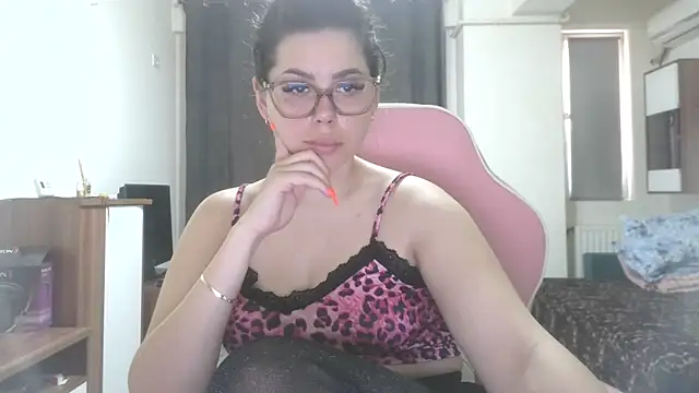 Snapshot of LovelyJulliette chatting on 7, 6, 2026 LovelyJulliette online show from 7, 6, 2026