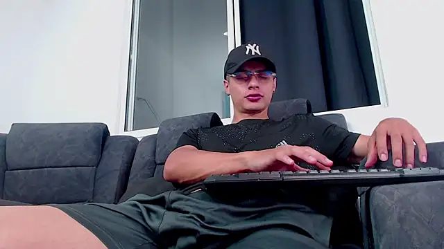 Snapshot of Stiven_CL chatting on 2, 10, 2025 Stiven CL online show from 2, 10, 2025