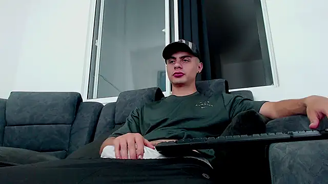 Snapshot of Stiven_CL chatting on 16, 10, 2025 Stiven CL online show from 16, 10, 2025