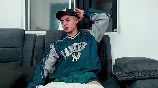 Snapshot of Stiven_CL chatting on 20, 10, 2025 Stiven CL online show from 20, 10, 2025