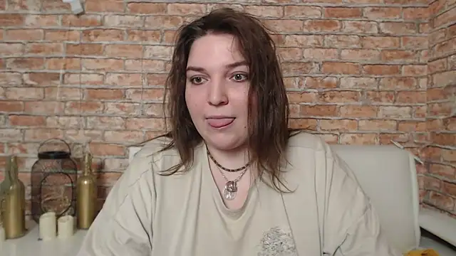 Amelia Kiss  online show from 3, 2, 2025