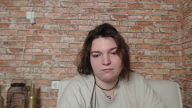 Amelia Kiss  online show from 4, 2, 2025