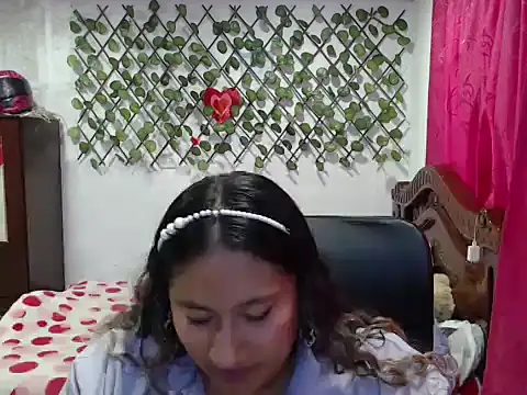 Snapshot of EmilyLove1014 chatting on 1, 12, 2024 EmilyLove1014 online show from 1, 12, 2024