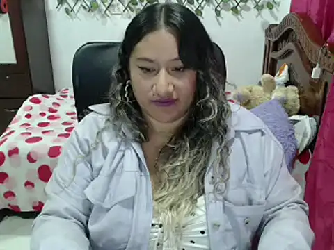 Snapshot of EmilyLove1014 chatting on 2, 12, 2024 EmilyLove1014 online show from 2, 12, 2024