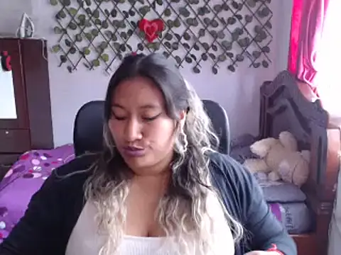 Snapshot of EmilyLove1014 chatting on 9, 12, 2024 EmilyLove1014 online show from 9, 12, 2024