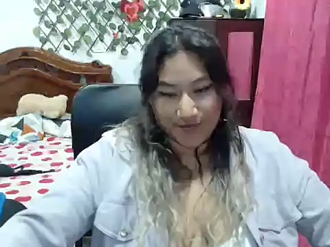 Snapshot of EmilyLove1014 chatting on 21, 12, 2024 EmilyLove1014 online show from 21, 12, 2024