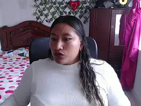 Snapshot of EmilyLove1014 chatting on 24, 12, 2024 EmilyLove1014 online show from 24, 12, 2024