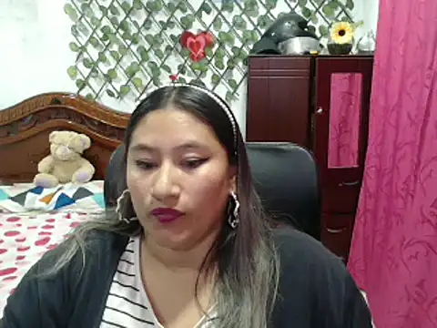 Snapshot of EmilyLove1014 chatting on 31, 12, 2024 EmilyLove1014 online show from 31, 12, 2024